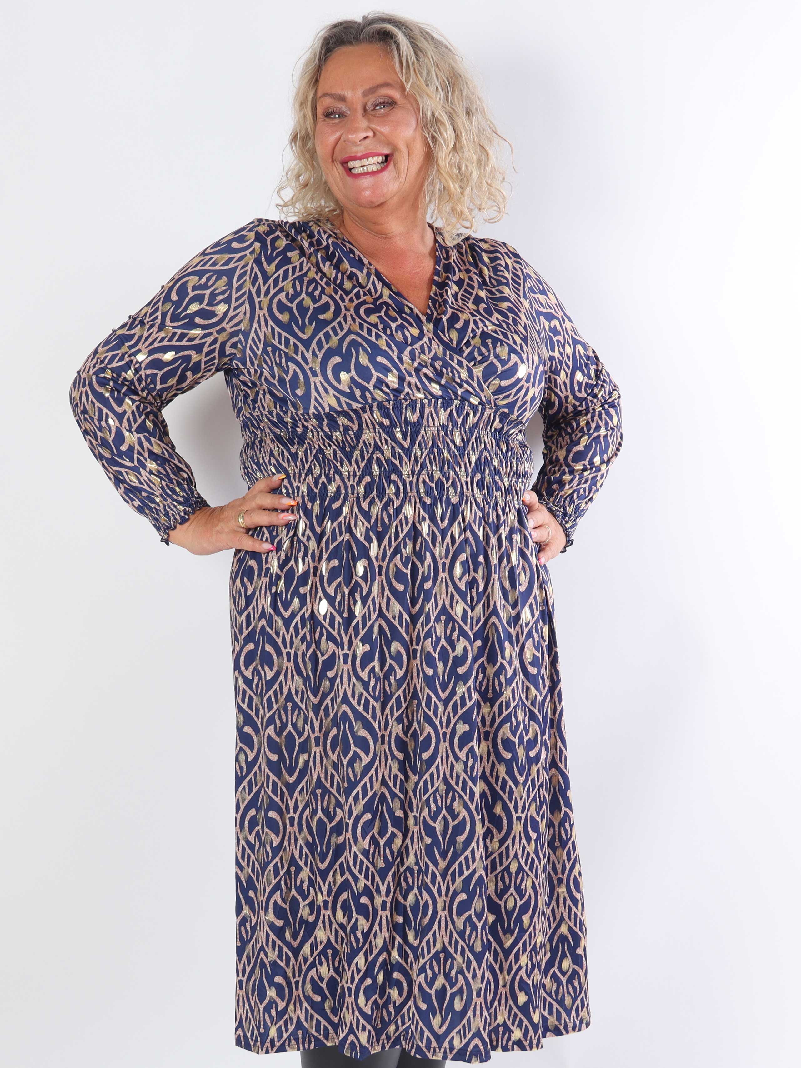 Pams Boho Midi L/S - Elastisk plus size-klänning i skrynkelfritt tyg